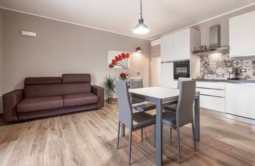 Pitigliano Apartment | Apartment 'Mimosa' with Shared Garden and Air Conditioning