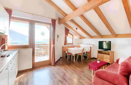 Lagundo Apartment | Apartment 'Mohnblume' with Mountain View, Wi-Fi and Air Conditioning