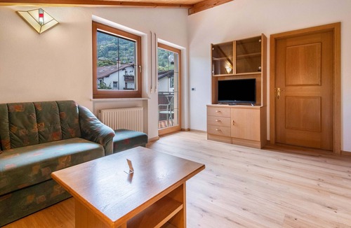 Silandro Apartment | Apartment 'Residence Schnatzhof Typ E' with Mountain View, Shared Pool and Wi-Fi