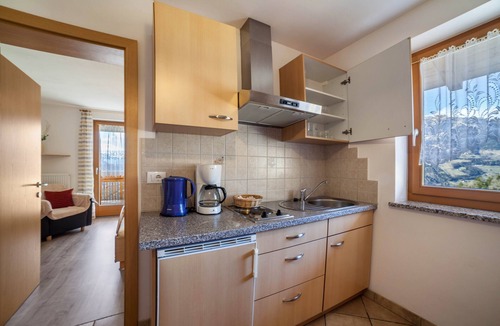 Schenna Apartment | Apartment 'Roath Hof 3' with Mountain View, Shared Garden and Wi-Fi