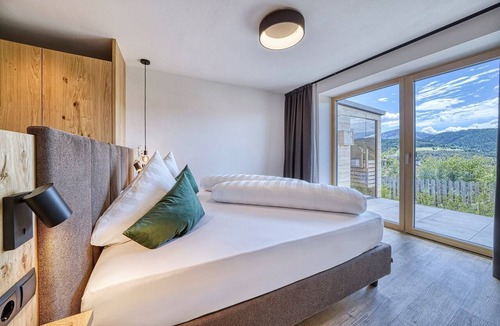 Nova Ponente Apartment | Apartment "Schlossberg Rosengarten" with Mountain View, Private Finnish Sauna & Garden