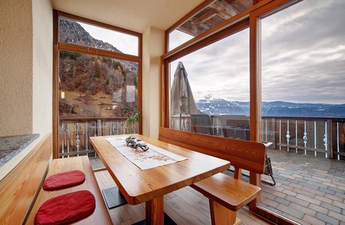 Lagundo Apartment | Apartment 'Storchennest' with Mountain View, Shared Garden and Wi-Fi