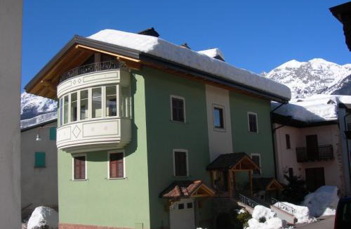 Cavedago Apartment | Appartamenti Villa dei Fiori & Piscina