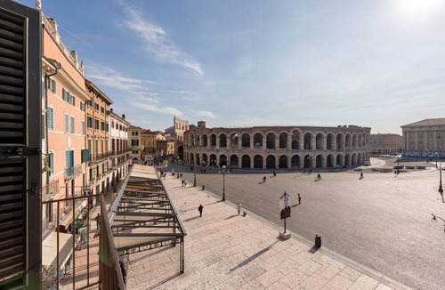 Verona City Centre Apartment | Appartamento storico con balconi vista Arena