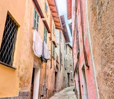 Dongo Apartment | Appartamento Via Torrazza 19