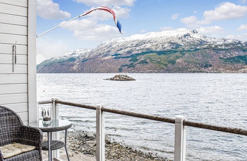 Suldal House | Beach front home in Vanvik with house sea view