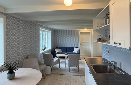 Vindafjord House | Beach front home in Vikebygd with WiFi