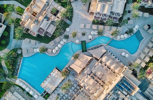 Makadi Bay Hotel | Beachfront Bliss with Balcony Views & Outdoor Pools | 3 Comfortable Rooms