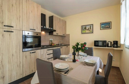 Colle di Compito Apartment | Beautiful apartment near Lucca with pool