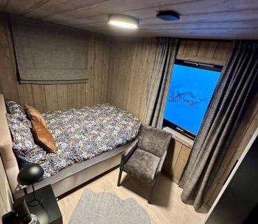 Klakksjorda Ski Chalet | Cabin with sea view