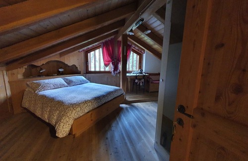 Rabbi Apartment | 'Camera Castel Pagan' with Mountain View and Garden