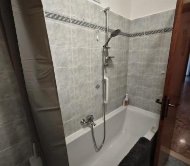 Montecarotto Apartment | CASA DORIS Montecarotto, Le Marche - Top Lage, Glasfaser WIFI, neu renoviert