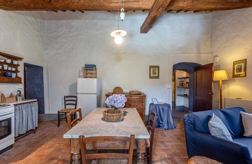 Monteriggioni Apartment | Casa Rufini among the Sienese Hills on the Bichi Borghesi Estate