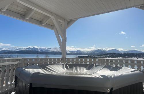 Sortland House | Centrally Located Cabin by the Sea - Sortland