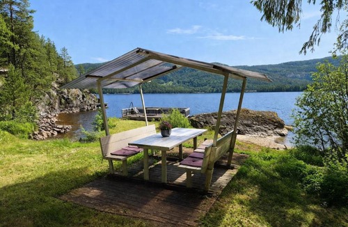 Seljord House | Charming waterside cottage by Lake in Seljord