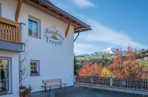 Terento Apartment | Comfortable Apartment “Treyer 3 Typ B” with Mountain View, Balcony & Garden