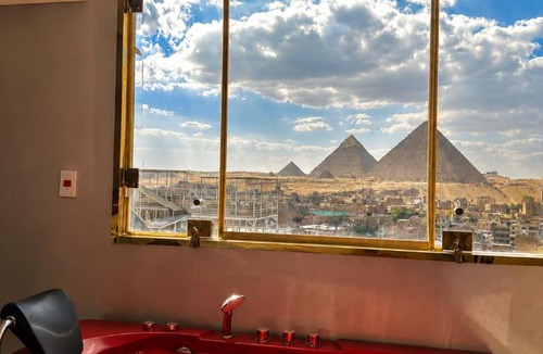 Qasr an-Nil Hotel | Continental Pyramids View & Roof Top
