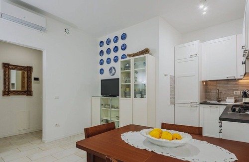 Viareggio Apartment | Cosy apartment for 5 guests with A/C, TV and terrace