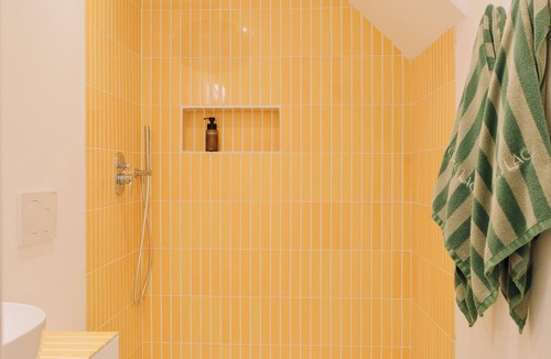 Sala Comacina Apartment | Cute studio in a tiny house right next to the lake