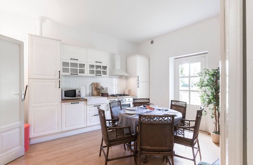 Cavaion Veronese Apartment | 'Delicious House Michelangelo' Apartment with Shared Garden, Wi-Fi & Air Conditioning