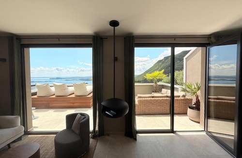Toscolano Maderno Apartment | Deluxe Sky Spa Penthouse & Resort