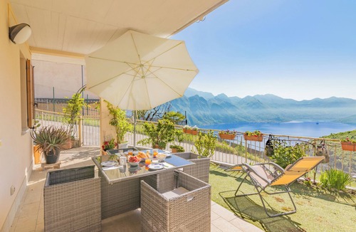 Fonteno Apartment | EnjoyIseoLake - Blooming Lakefront
