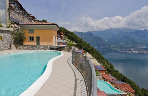 Parzanica Apartment | EnjoyIseoLake - Dante with spacious balcony and Lake view