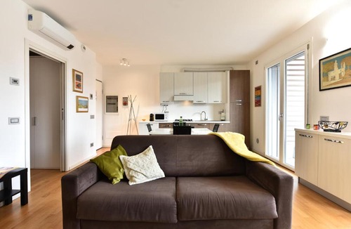 Cernusco sul Naviglio Apartment | GuestHost - Casa Kikka luminoso bilo con balcone