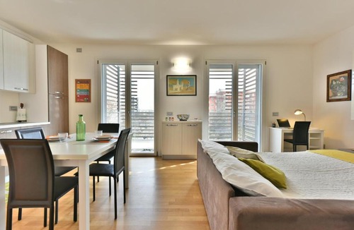 Cernusco sul Naviglio Apartment | GuestHost - Casa Kikka luminoso bilo con balcone