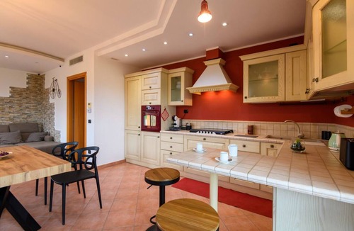 Granarola Apartment | GuestHost - Rosso Tramonto Flat with a Relaxing View
