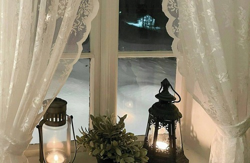 Fusa House | Historic farm with sea view over Bjørnefjorden