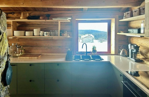 Ringebu House | Historic log cabin with views of Rondane
