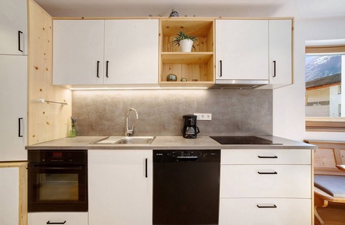 Castelbello-Ciardes Apartment | Holiday Apartment "Waalhof Ferienwohnung Golden" with Mountain View, Shared Garden and Wi-Fi