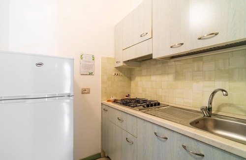 Ugento Apartment | Holiday Apartment "Domus Mea Salento Arazzo Blu" with Shared Pool & Wi-Fi