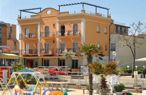 Torre Pedrera Hotel | Hotel Holiday Beach