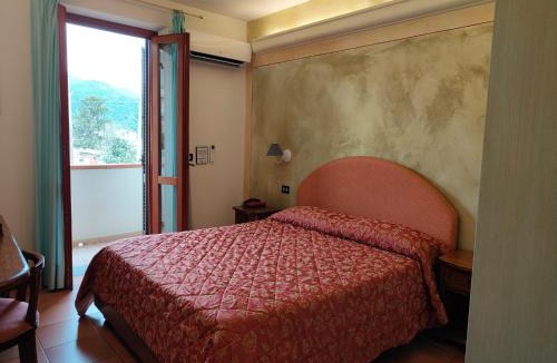 Santa Maria del Giudice House | Hotel Ristorante da Carlos