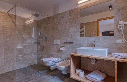 Villabassa Hotel | Hotel Rose