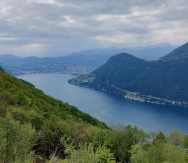 Lanzo d'Intelvi Apartment | Incantevole appartamento con piscina e vista monti