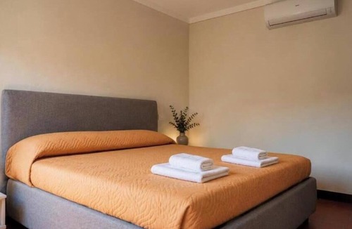 Porciano Apartment | La Pace - Cozy Double Room on Piazza Tanucci in Stia - 2L