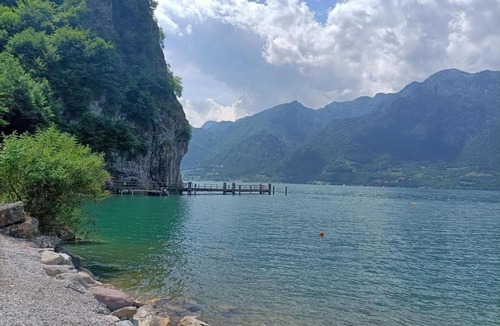 Bondone Apartment | lake idro castle view