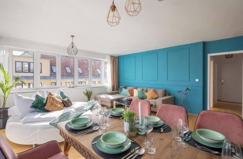 Meidling Apartment | Luxurious Penthouse Steps from Schönbrunn Palace