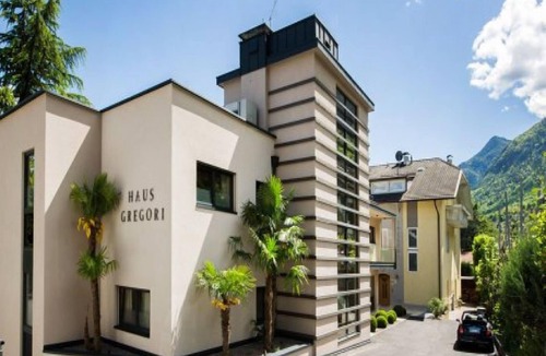 Caldaro Sulla Strada del Vino Apartment | Modern Apartment "App. Chardonnay" with Private Whirlpool, Mountain View