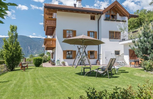 Lajen Apartment | Modern Apartment “Malga - Unterkehr” with Mountain View, Wi-Fi, Garden & Terrace