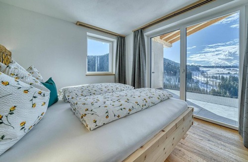 Avelengo Apartment | Modern Apartment with 2 Bedrooms & Panoramic Views – Apis