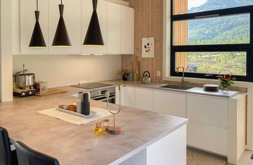 Treungen House | Modern cabin with panoramic views near Gautefall