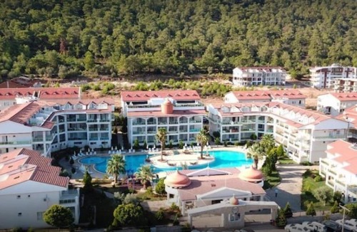 Akbuk Apartment | Modern Flat with Shared Pool and Sauna in Didim