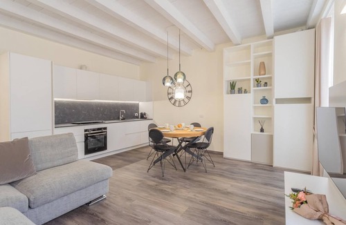 Como City Centre Apartment | Modern Stylish Apartment in Como City