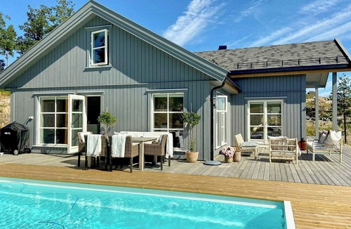 Risor House | Modern summer house with pool in Risør