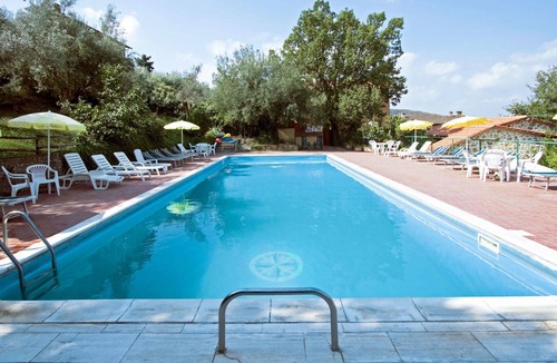 Paciano Apartment | Nice apartment for 7 people with WIFI, pool, TV, patio and pets allowed
