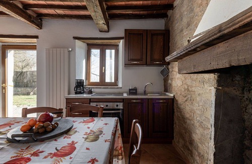 Arcidosso House | Nice apartment in villa for 6 guests with patio, pets allowed and panoramic view